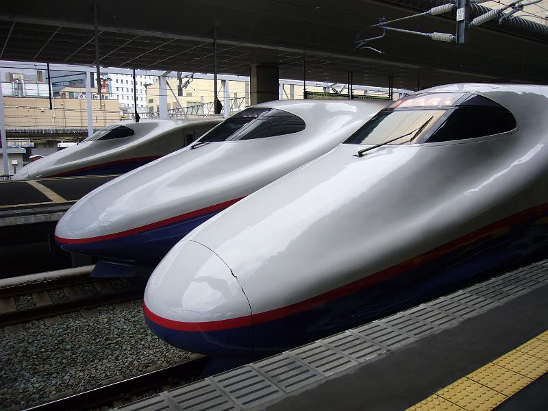 foto_20071118_1059_02.jpg - [de]Die Nagano Shinkansen sind bereit zur Abfahrt nach Tokyo.[en]The Nagano Shinkansen are ready for departure to Tokyo.