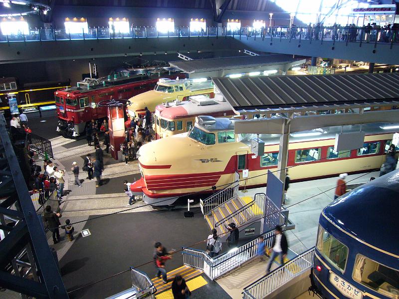 foto_20071118_1320_03.jpg - [de]Eine Entwicklung der verschiedenen Expresszüge.[en]The different express trains in their development stages.