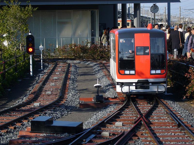 foto_20071118_1340_01.jpg - [de]Das ist das Highlight für viele Kids: selbstfahrende Miniaturzüge zum Lokführer spielen.[en]This is a hit with many childen: being train conductor on these miniature trains.