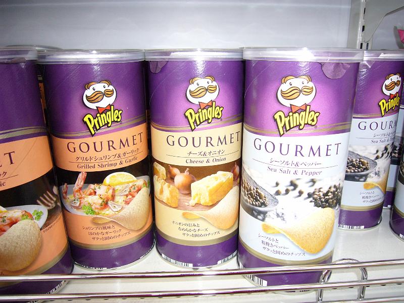 foto_20071119_1350_01.jpg - [de]In Japan gibt es ganz spezielle "Gourmet" Sorten von Pringles.[en]Japan has its own "Gourmet" Pringles selection.