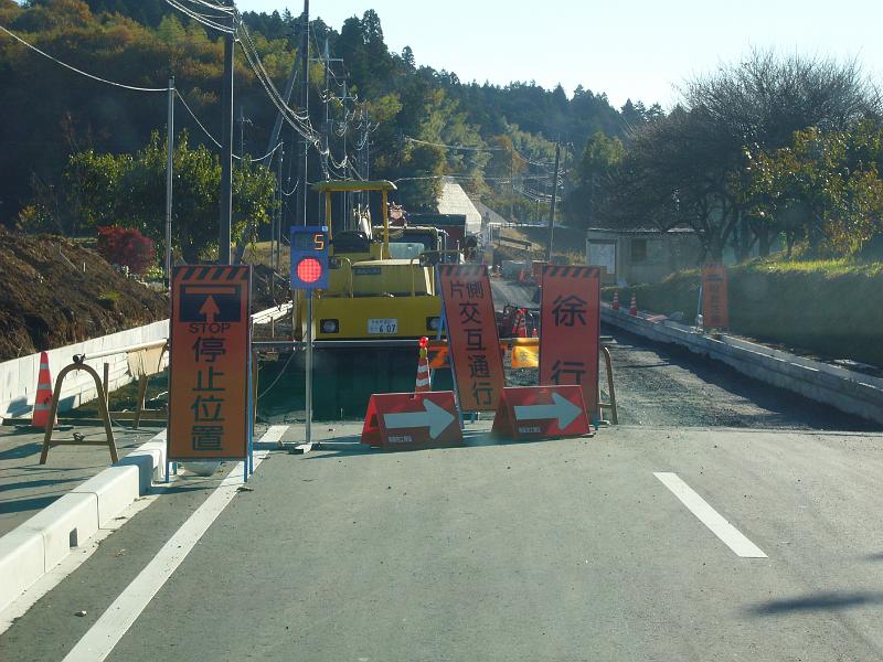 foto_20071121_0835_01.jpg - [de]Baustelle auf japanisch: mit Countdown-Ampel.[en]A japanse road construction site featuring countdown traffic lights.
