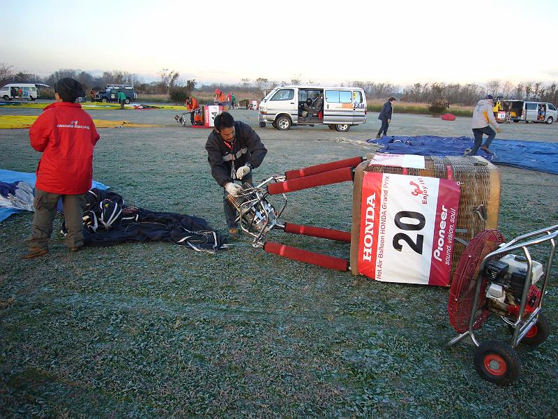 foto_20071123_0649_03.jpg - [de]Startvorbereitung auf der Rastanlage bei Utsunomiya.[en]Launch preparations at the rest area near Utsunomiya.